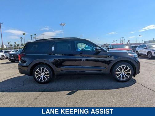 2025 Ford Explorer ST Line