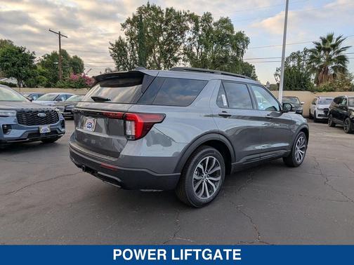2025 Ford Explorer ST Line