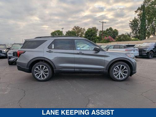 2025 Ford Explorer ST Line