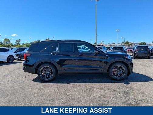 2025 Ford Explorer ST Line