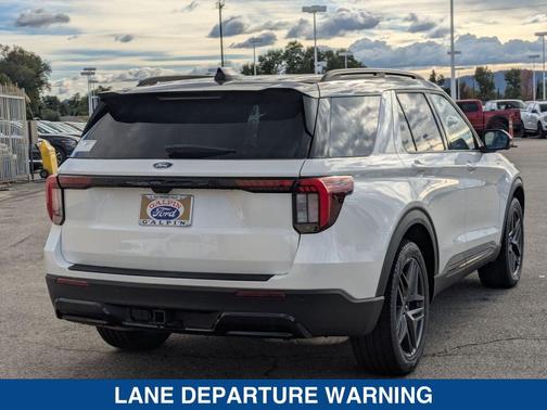 2025 Ford Explorer ST Line