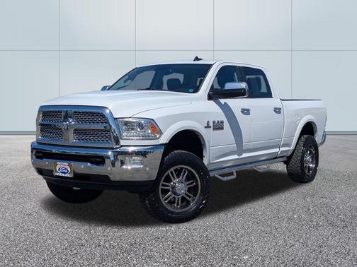 Bright White Clearcoat 2017 RAM 2500 Laramie Crew Cab 4x4 6'4' Box