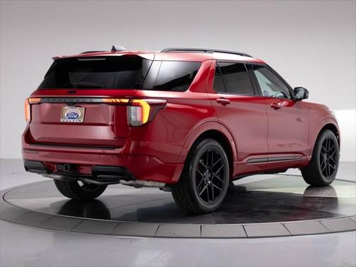 2025 Ford Explorer ST Line