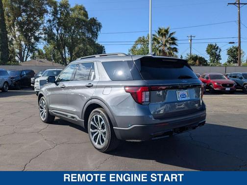 2025 Ford Explorer ST Line