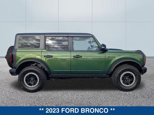 ERUPTION GREEN METALLIC 2023 Ford Bronco Badlands
