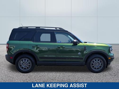 ERUPTION GREEN METALLIC 2024 Ford Bronco Sport Outer Banks