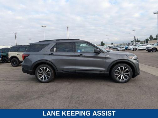 2025 Ford Explorer ST Line
