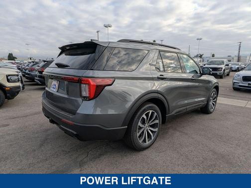 2025 Ford Explorer ST Line
