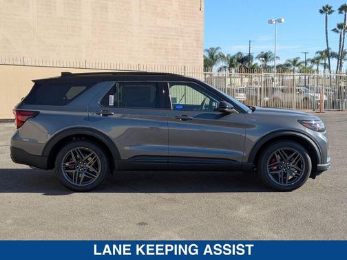 2025 Ford Explorer ST Line