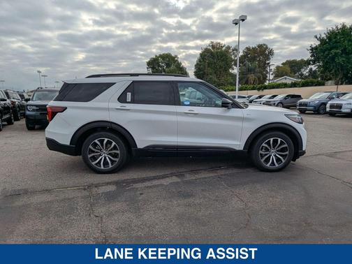 2025 Ford Explorer ST Line