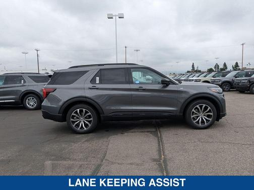 2025 Ford Explorer ST Line