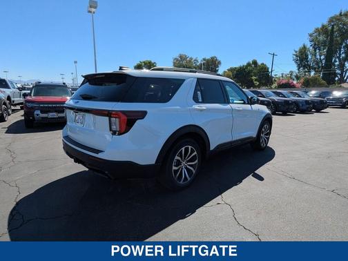 2025 Ford Explorer ST Line