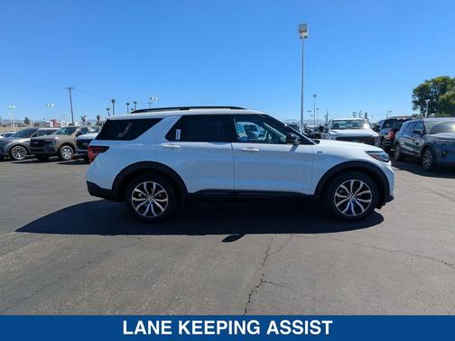 2025 Ford Explorer ST Line