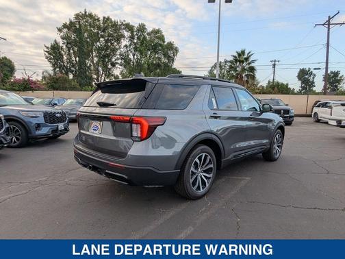 2025 Ford Explorer ST Line
