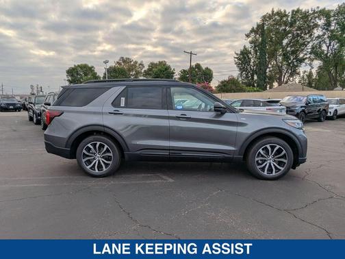 2025 Ford Explorer ST Line