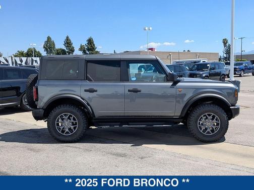 CARBONIZED GRAY METALLIC 2025 Ford Bronco Badlands