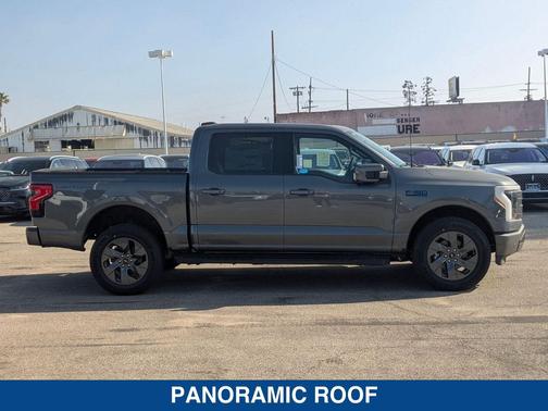 2025 Ford F-150 Lightning LARIAT