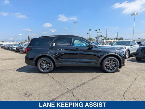2025 Ford Explorer ST Line