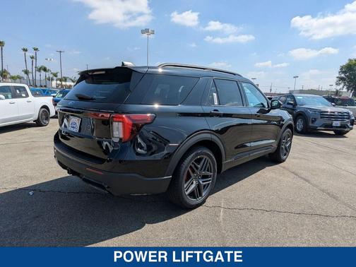 2025 Ford Explorer ST Line