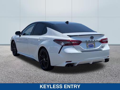 Wind Chill Pearl/Midnight Black Metallic 2021 Toyota Camry XSE