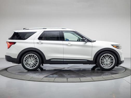 STAR WHITE METALLIC 2026 Ford Explorer Platinum