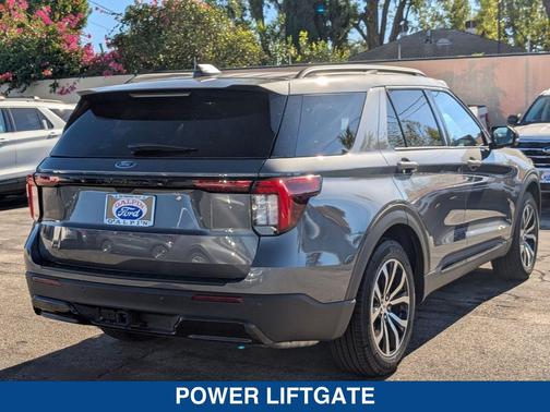 2025 Ford Explorer ST Line