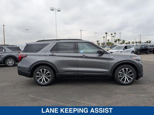 2025 Ford Explorer ST Line