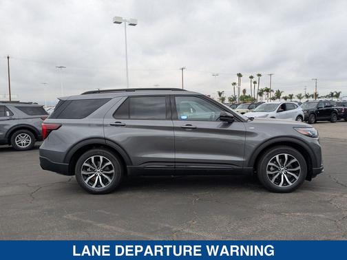 2025 Ford Explorer ST Line