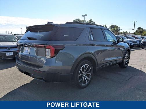 2025 Ford Explorer ST Line