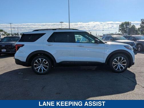 2025 Ford Explorer ST Line
