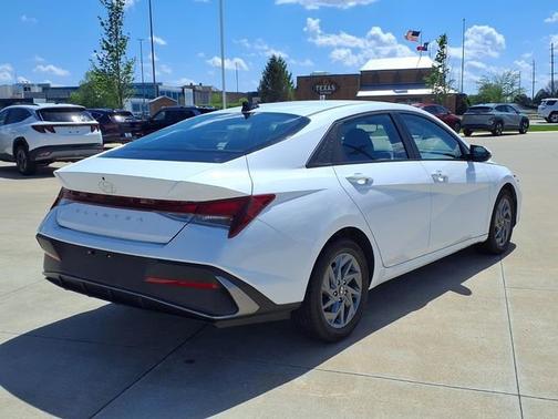 White 2024 Hyundai ELANTRA SEL
