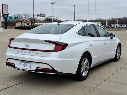 2022 Hyundai SONATA SE