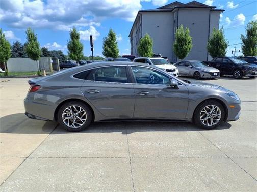 2022 Hyundai SONATA SEL