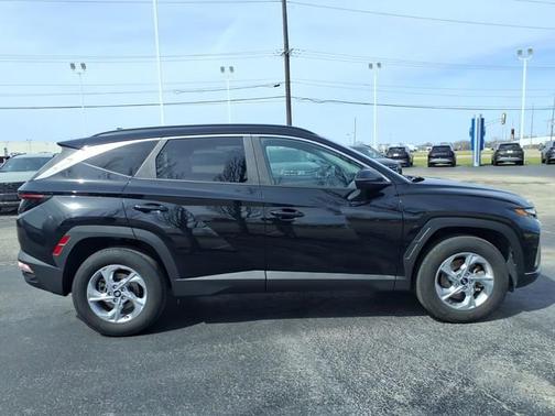 Black 2022 Hyundai TUCSON SEL