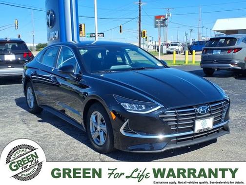 Black 2023 Hyundai SONATA SE