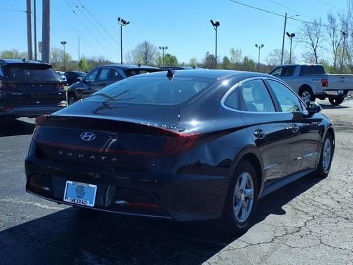 Black 2023 Hyundai SONATA SE