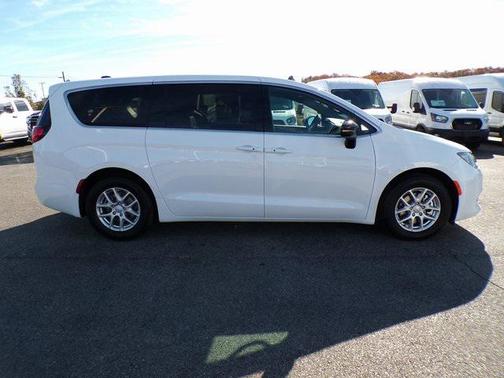 2026 Chrysler Voyager LX