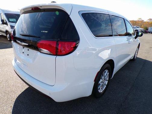 2026 Chrysler Voyager LX