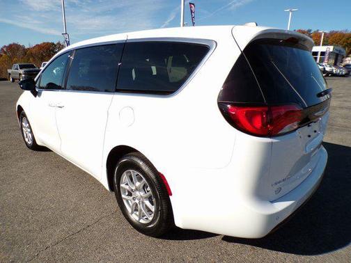 2026 Chrysler Voyager LX