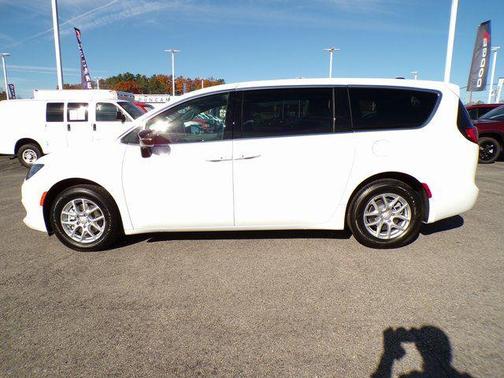 2026 Chrysler Voyager LX