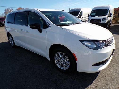 2026 Chrysler Voyager LX