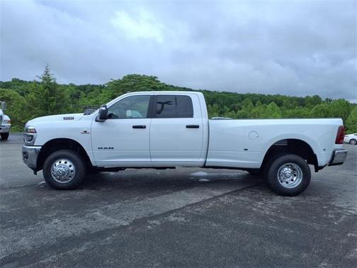 2025 RAM 3500 Lone Star Crew Cab 4x4 8' Box