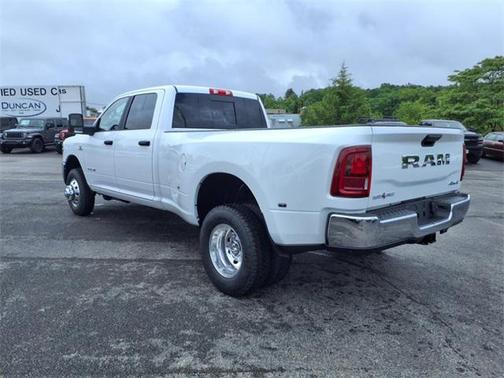 2025 RAM 3500 Lone Star Crew Cab 4x4 8' Box