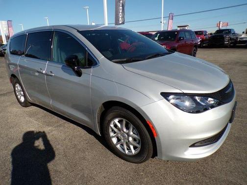 2026 Chrysler Voyager LX