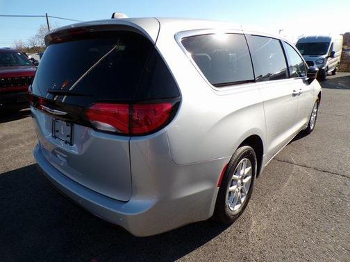 2026 Chrysler Voyager LX
