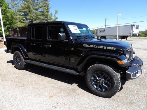 Black Clearcoat 2026 Jeep Gladiator 85th Anniversary Edition