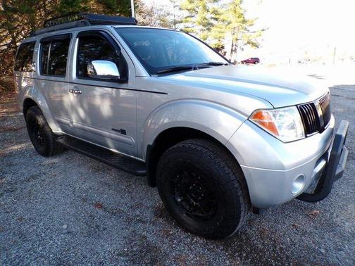 2005 Nissan Pathfinder SE