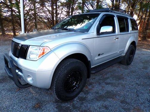 2005 Nissan Pathfinder SE