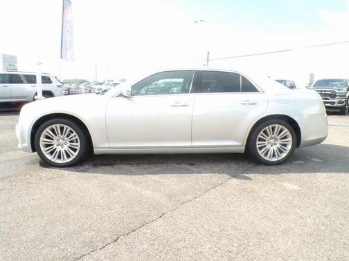 2011 Chrysler 300C Base