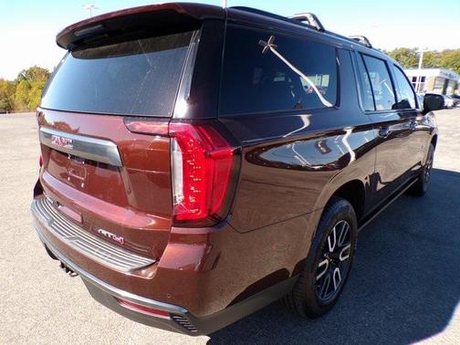 2023 GMC Yukon XL 4WD AT4
